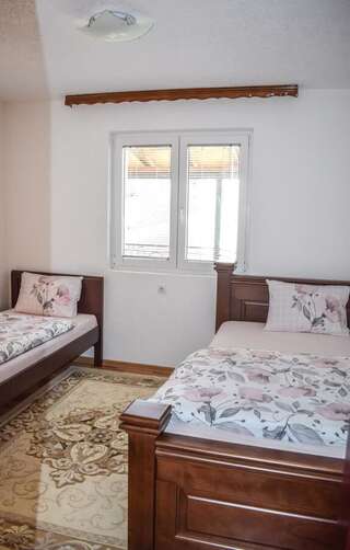 Гостевой дом Ema Guest House Плав Апартаменты с видом на озеро-17